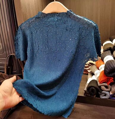 Hot pressed diamond pleated short sleeved T-shirt, summer new style, fashionable stand up collar, versatile pleated top