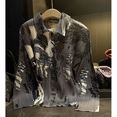 Small niche design, dyed printed pleated shirt, women's autumn fashion temperament, versatile casual loose top