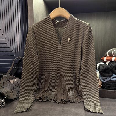 High-end Dragon Scale Pleated V-neck Solid Color Breathable Long Women Autumn Casual Elegant Loose Butterfly Sleeve Polyester