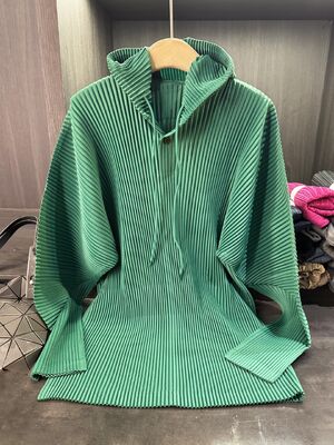 Autumn High-end Temperament, Pleated groove Strip, Pleated Solid Color Hooded Drawstring, Loose Casual Long Sleeved