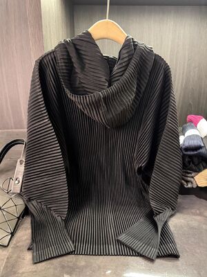 Autumn High-end Temperament, Pleated groove Strip, Pleated Solid Color Hooded Drawstring, Loose Casual Long Sleeved