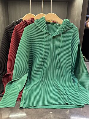 Autumn High-end Temperament, Pleated groove Strip, Pleated Solid Color Hooded Drawstring, Loose Casual Long Sleeved