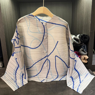 High-End Simple Stripe Irregular Print Cardigan Autumn New Casual Loose Plus Size Long Sleeve Top Made of Polyester Fabric