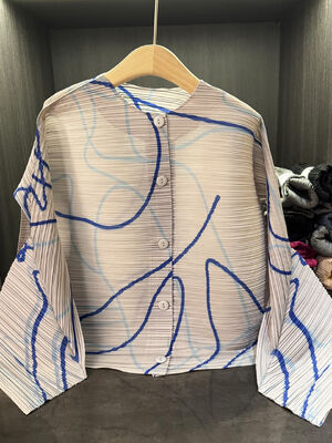 High-End Simple Stripe Irregular Print Cardigan Autumn New Casual Loose Plus Size Long Sleeve Top Made of Polyester Fabric