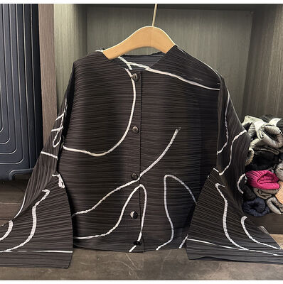 High-End Simple Stripe Irregular Print Cardigan Autumn New Casual Loose Plus Size Long Sleeve Top Made of Polyester Fabric