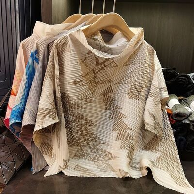 Irregular pleated top with design sense, women's new style, loose fit, plus size, fashionable printed t-shirt