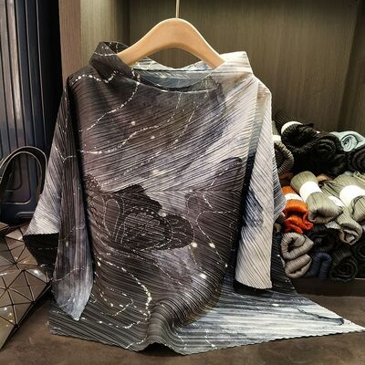 Irregular pleated top with design sense, women's new style, loose fit, plus size, fashionable printed t-shirt