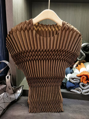 Design inspired pleated round neck t-shirt for summer solid color waist slimming and versatile short sleeved top