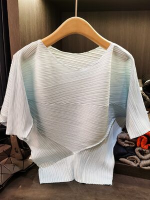 High-End Niche Asymmetrical Pleated Round Neck T-Shirt Top Loose Casual Batwing Sleeves Solid Pattern Knitted Fabric for Summer