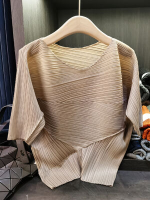 High-End Niche Asymmetrical Pleated Round Neck T-Shirt Top Loose Casual Batwing Sleeves Solid Pattern Knitted Fabric for Summer