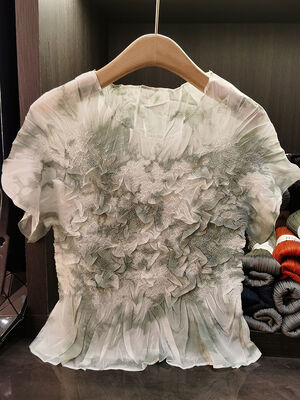 Women's Handmade Pleated T-Shirt Top Sense Niche Design with  Short-Sleeves Stretch Flower Pattern Hand-Kneading Crafted