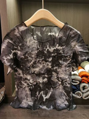 Women's Handmade Pleated T-Shirt Top Sense Niche Design with  Short-Sleeves Stretch Flower Pattern Hand-Kneading Crafted