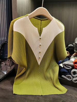 Women's Elegant Summer New Dragon Scale Pleated V-Neck Top Niche Design Sense All-Match Color Matching Loose Casual Knitted