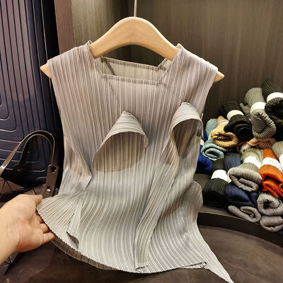 Women's Retro Art Style Sleeveless Pleated Top Solid Color Versatile Commuting Loose Fit Summer Casual Top