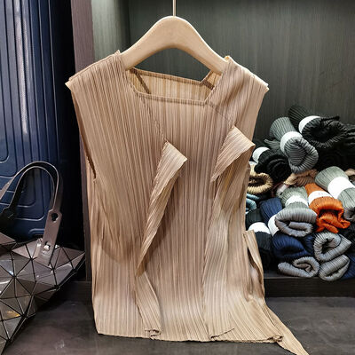 Women's Retro Art Style Sleeveless Pleated Top Solid Color Versatile Commuting Loose Fit Summer Casual Top