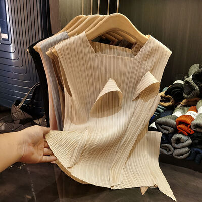 Women's Retro Art Style Sleeveless Pleated Top Solid Color Versatile Commuting Loose Fit Summer Casual Top