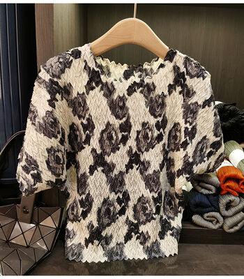 Women's Summer Casual Loose Fit Top with Niche Design Sense Round Neck Print Knitted Anti-Pilling Fabric T-Shirts