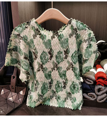 Women's Summer Casual Loose Fit Top with Niche Design Sense Round Neck Print Knitted Anti-Pilling Fabric T-Shirts