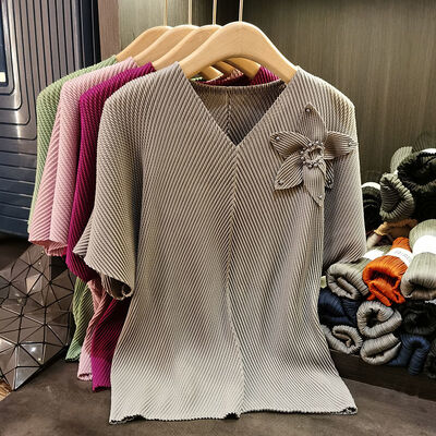 Women's High-End Summer Pleated Top 3D Floral Design Versatile Loose Dragon Scale Pleated T-Shirt for Commuting Size XS Crop