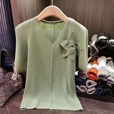 Women's High-End Summer Pleated Top 3D Floral Design Versatile Loose Dragon Scale Pleated T-Shirt for Commuting Size XS Crop