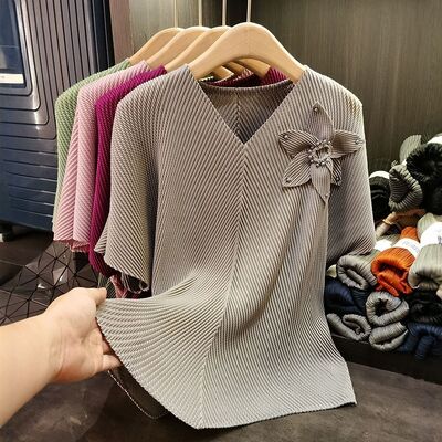 Women's High-End Summer Pleated Top 3D Floral Design Versatile Loose Dragon Scale Pleated T-Shirt for Commuting Size XS Crop