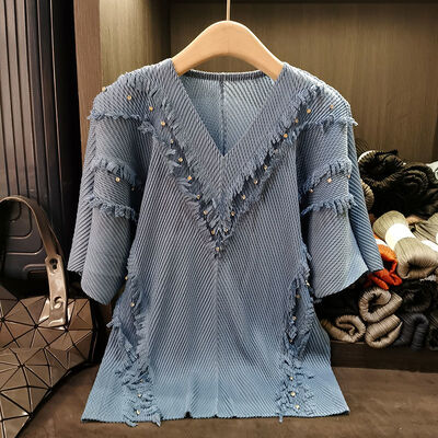 Women's High-End Dragon Scale Pleated V-Neck Top New Design Solid Color Casual Loose Short Sleeve T-Shirt for Spring/Summer