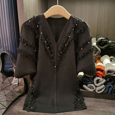 Women's High-End Dragon Scale Pleated V-Neck Top New Design Solid Color Casual Loose Short Sleeve T-Shirt for Spring/Summer