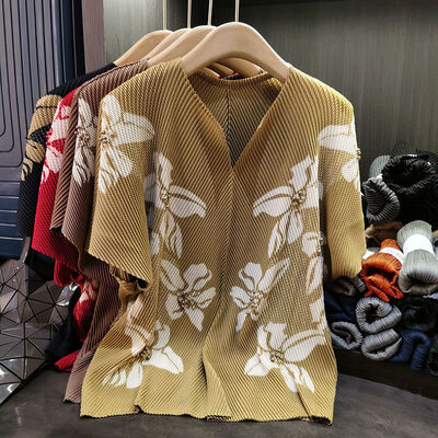 Niche Design High-End Women's V-Neck T-Shirt  Dragon Scale Pleated Print Commuter Loose Plus Size Casual Short Summer