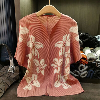 Niche Design High-End Women's V-Neck T-Shirt  Dragon Scale Pleated Print Commuter Loose Plus Size Casual Short Summer