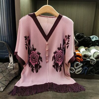 Women's Elegant Retro Dragon Scale Pleated Print V-Neck T-Shirt Loose Fit Summer Casual Solid Contrast Top Tassel Hem Knitted