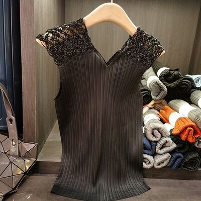 Women's Summer V-Neck Hollow Top Versatile Pleated Sleeveless Vest T-Shirt Solid Color New Style Knitted Fabric Digital