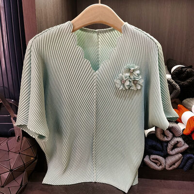 Niche Design Women's Elegant V-Neck Floral T-Shirt for Spring Summer Loose Casual Woven Fabric Digital Printing Solid