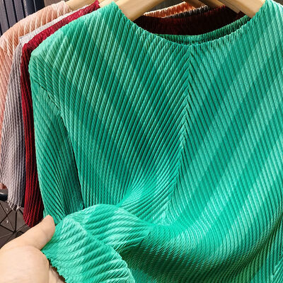 Women's High-End Summer Casual Tops Striped Slim Fit Age-Reducing Neck T-Shirts Short-Sleeved and Loose Fit