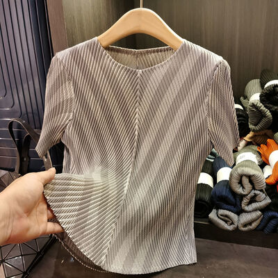 Women's High-End Summer Casual Tops Striped Slim Fit Age-Reducing Neck T-Shirts Short-Sleeved and Loose Fit