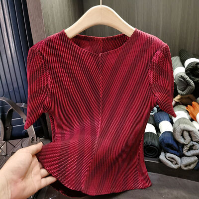 Women's High-End Summer Casual Tops Striped Slim Fit Age-Reducing Neck T-Shirts Short-Sleeved and Loose Fit
