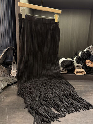 High-end Autumn Velvet Solid Color Casual Versatile Slimming Midi Skirt for Women 100% Polyester