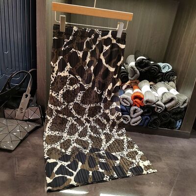 French Style Summer New Retro Midi Skirt High Waist Slimming Versatile Thin Pleated Half Skirt for Women Casual Style