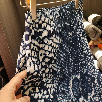 Niche Design Women's Mid-Length Pleated Skirt Retro Fish Scale Print Flap Pocket Pants Elastic Waist Casual