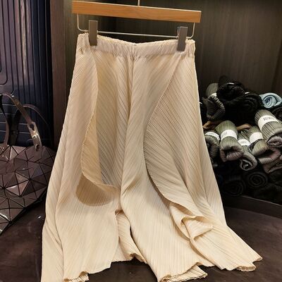 High-End Summer Half Skirt for Women Niche Design Loose and Slimming Casual Pleated Pants with Natural Waistline