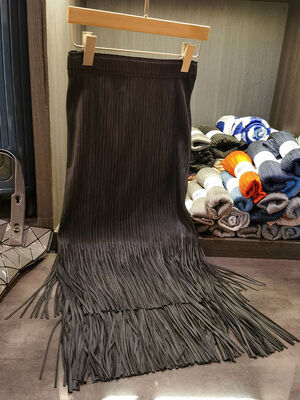 2024 Women's High Waisted Pleated Skirt Solid Color New Fashionable Tassel Age Reducing and Slimming Breathable Skirt