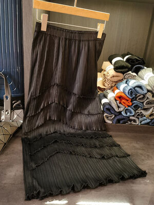 2025 Vintage High Waist Skirt for Women High End Breathable Elastic Slimming Versatile Solid Color Natural Wrinkle Splicing