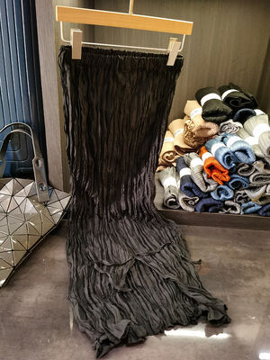 Women's 2025 Spring Fashion Casual Mid-Length Pleated Half Skirt with Elastic Solid Color and Ruffle Decoration