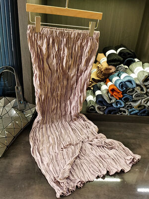 Women's 2025 Spring Fashion Casual Mid-Length Pleated Half Skirt with Elastic Solid Color and Ruffle Decoration