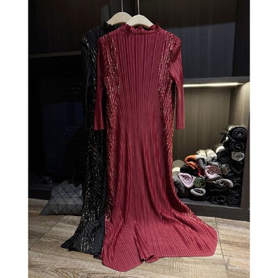 High end women's dress with elegant temperament, pleated gold foil plus plus size women's dress