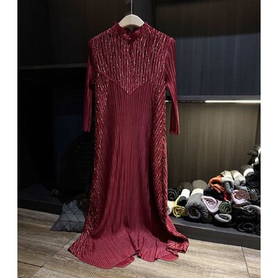 High end women's dress with elegant temperament, pleated gold foil plus plus size women's dress