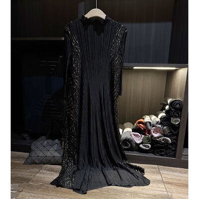 High end women's dress with elegant temperament, pleated gold foil plus plus size women's dress