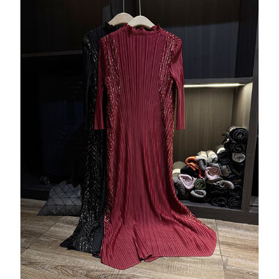 High end women's dress with elegant temperament, pleated gold foil plus plus size women's dress