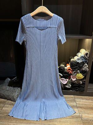 Women's High-End French Style Summer Dress Belly-Covering Long Elegant Pleats Loose Fit Plus-Size Casual Round-Neck Solid