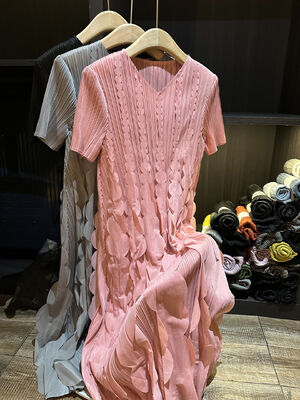 Women's New Summer High-End Mid-Length Dress Pleated V-Neck Casual Age-Reducing Slimming Three-Dimensional Petals Heavy-Duty