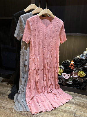 Women's New Summer High-End Mid-Length Dress Pleated V-Neck Casual Age-Reducing Slimming Three-Dimensional Petals Heavy-Duty